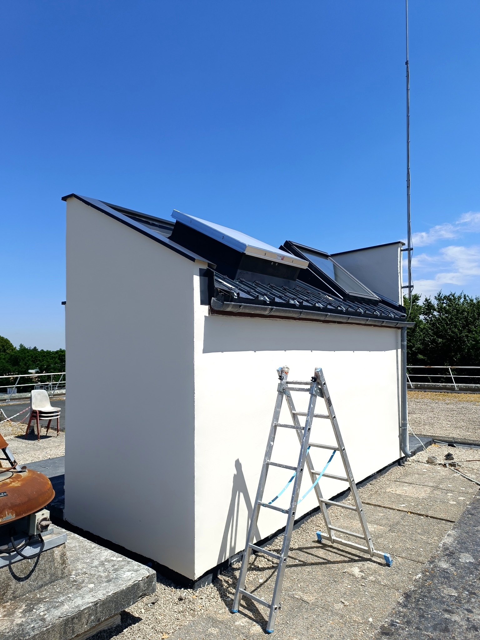 Réalisation MSS — toiture avec Velux et désenfumage